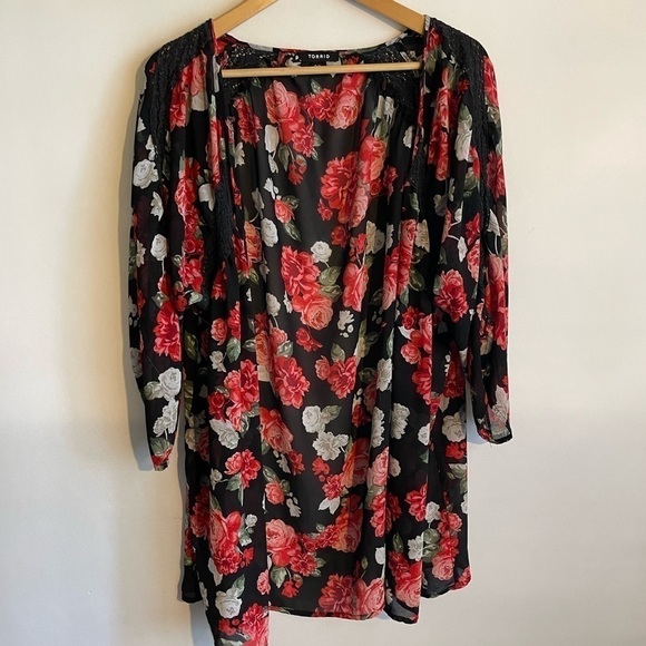 torrid Tops - TORRID Red Floral Kimono Open Front Size 0-1  Sheer 
3/4 Sleeve duster